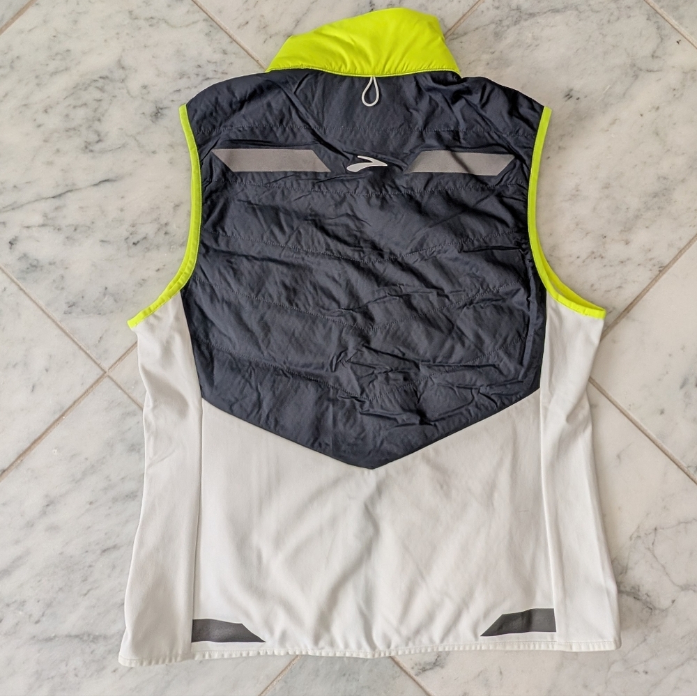 Brooks Run Visible Insulated Vest - Picture 4 of 4